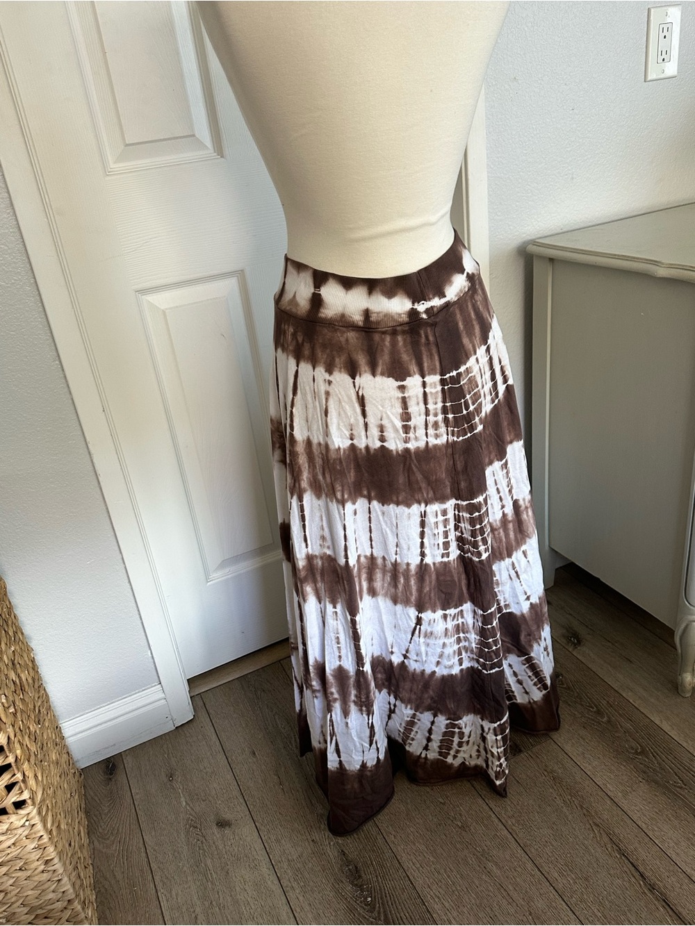 Tryst Brown and White Tie-Dye Maxi Skirt - Picture 2 of 5